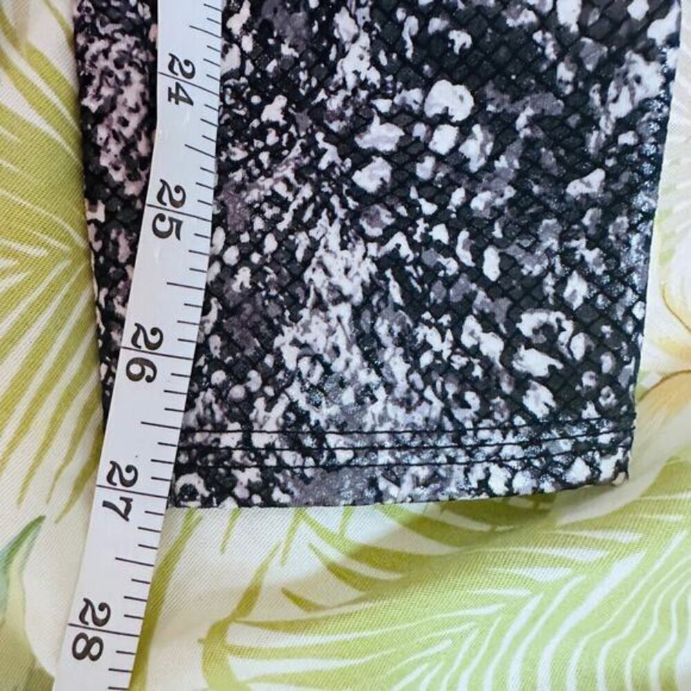 SPANX Faux Leather Snake Shine Leggings Size M High Waisted Workout & Casual - Picture 9 of 10